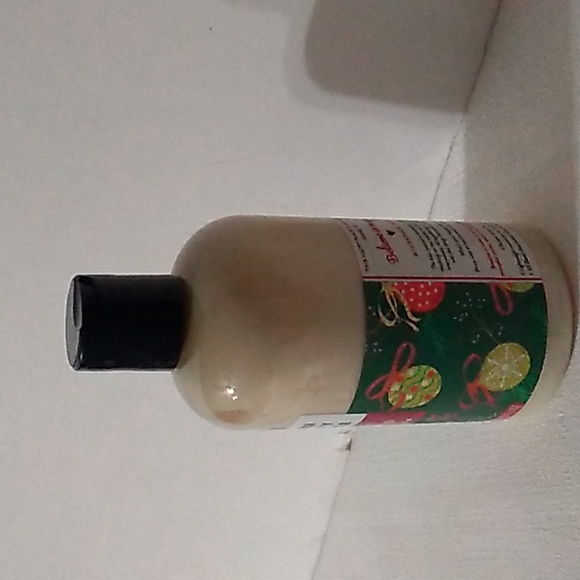 Find your happy place Home For The Holidays Nutmeg & Sweet Cream 10fl oz - Picture 3 of 7